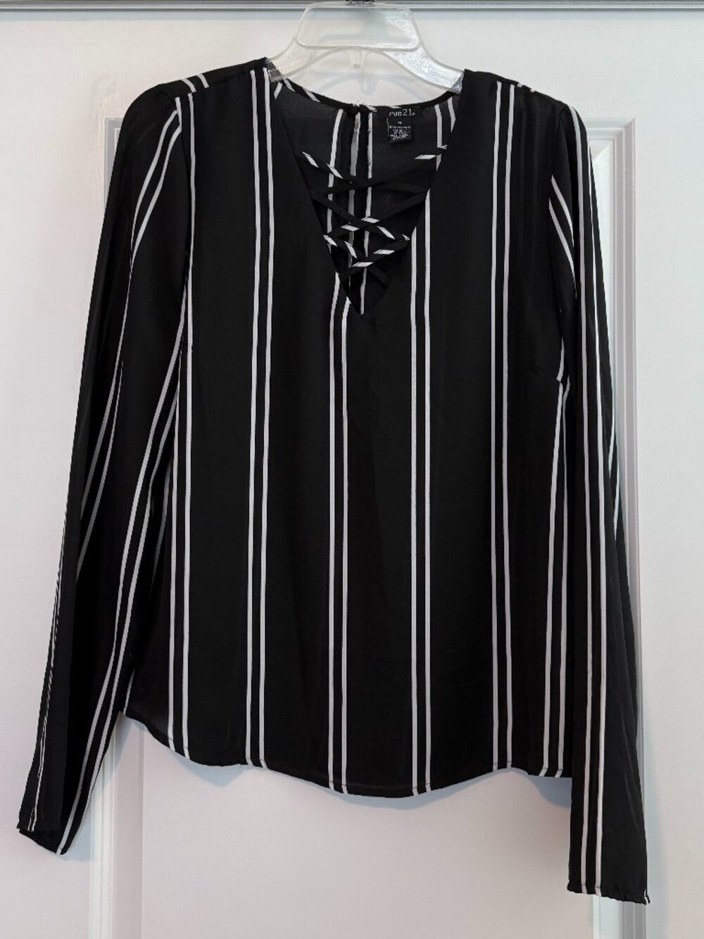 Black and White Striped Long Sleeve V-Neck Cross Blouse Medium Rue21 Excellent